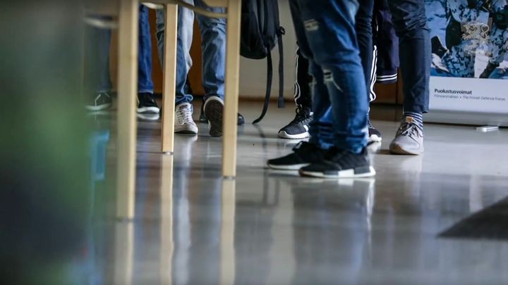 Safe with Espoo -tapahtuma järjestetään samaan aikaan Uudenmaan aluetoimiston kutsuntojen kanssa. Erityisesti järjestäjät toivovat paikalle tyttöjä ja nuoria naisia, joita turvallisuuskoulutus ei välttämättä tavoita yhtä hyvin kuin asevelvollisia. (Kuva: Puolustusvoimat)