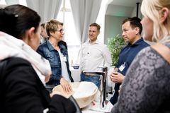 Seminaarivieraat pääsivät tutustumaan konkreettisiin puupohjaisiin biotalouden ratkaisuihin