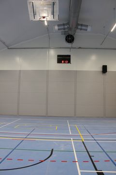 Golvet i den stora gymnastiksalen är byggt på handbollens villkor.