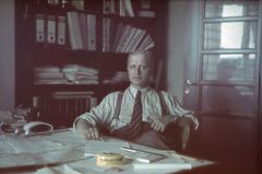 Arkkitehti Jalmari Lankinen Pantsarin talossa sijainneessa toimistossaan Viipurissa. Lappeenrannan museot,
Juha Lankisen kokoelma. CC BY-NC-ND 4.0. https://finna.fi/Record/musketti_lprmuseot.M40:LANKD17:20
