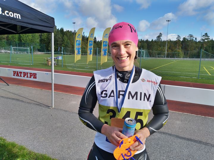 Ann Tylemo deltog i Folkhälsan Swimrun för första gången. Hon var nöjd med sin insats. Foto: Jonatan Sparv för Folkhälsan.