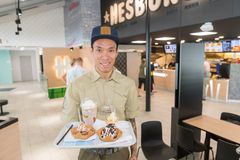 Hesburger on suomalainen perheyritys. Hesburger-ketju työllistää Suomessa noin 5000 ihmistä. Valokuvaaja Vesa-Matti Väärä.