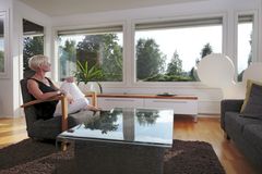 Tiivin uusi ikkunamallisto valmistetaan Haapajärven tehtaalla ja se on Avainlippu-tuote. Kristalli-ikkunat voi tilata tyyliltään perinteiseen taloon sopivana Helmi-mallistona ja moderniin rakentamiseen sovitettuna Valo-versiona.