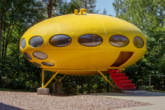 The Futuro house, an icon of the space-age architecture and a vision of its time, still fascinates people. Photo: Emma Suominen.