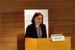 Sosiaali- ja terveysvaliokunnan varapuheenjohtaja Mia Laiho (kok) pitää digitaalisia ratkaisuja välttämättöminä hoivan parantamiselle. Kuva: AddSecure