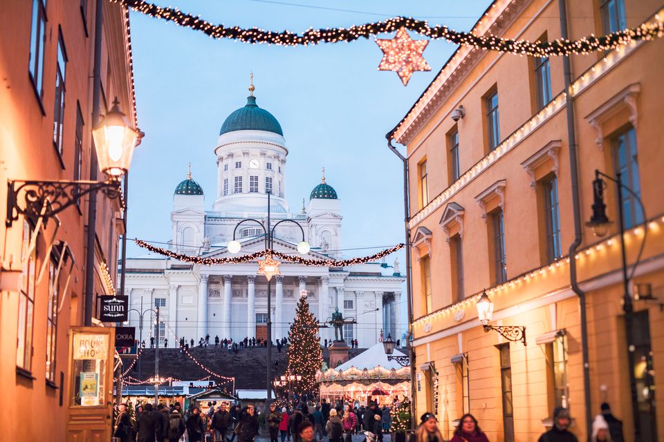 Sofiankatu ja Tuomaan Markkinat jouluasussaan