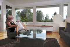 Tiivin uusi ikkunamallisto valmistetaan Haapajärven tehtaalla ja se on Avainlippu-tuote. Kristalli-ikkunat voi tilata tyyliltään perinteiseen taloon sopivana Helmi-mallina ja moderniin rakentamiseen sovitettuna Valo-mallina.