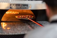 Legendaarinen Papá Giovanni tekee paluun napolipizzaan erikoistuvana ravintolana.