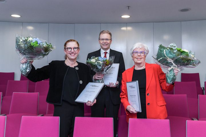Professori Katriina Aalto-Setälä (vas.), professori Vesa Olkkonen ja professori emerita Marja-Riitta Taskinen ovat voittaneet arvostetun Lääkäri & Kongressi -palkinnon.