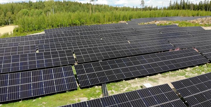 Solarigon Elosen leipomolle rakentama 1 MWp:n aurinkovoimala Jämsässä