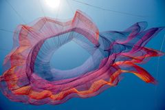 Janet Echelman: 1.78, Beverly Hills, Kalifornia, 2019. Kuva: Beverly Hills Conference & Visitors Bureau.