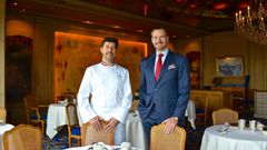 Ravintoloitsija André Terrail ja keittiömestari Yannick Franques tuovat ravintola La Tour d’Argentin Savoyhin. Kuva: Pierre Emmanuel de Leusse