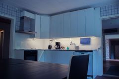 Condo.fi:n kalustetuissa asunnoissa on keittiö, jossa  on ruuanlaittovälineet.