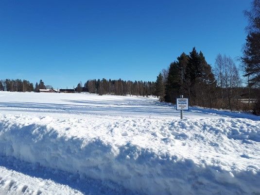 Pohjavesialueen rajan merkki Laukaan Valkolan pohjavesialueella. Kuva: J. Tranberg, GTK
