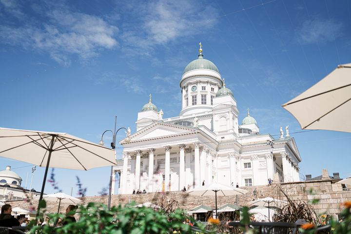 Senaatintorin kesäterassilla nautiskeltiin hyvästä ruoasta ja juomasta viimeksi kesällä 2020. Kuva: Camilla Bloom / Helsingin Kaupunkitilat Oy