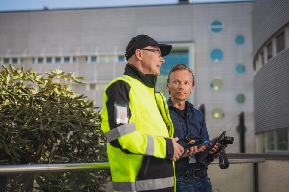 Voimatel tietoverkkoyhtiön työntekijöitä