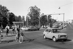 Perjantai ja kello neljän ruuhkaa Maasillalla vuonna 1978. Kuva Jukka Kankaanpää.