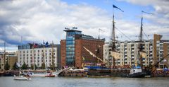 Helsingin Hietalahden Radisson Blu Seaside Hotelissa yhdistyvät urbaani satamamiljöö, Jätkäsaari ja Punavuoren citykulttuuri. Tervetuloa tiistaina 12.9. tutustumaan täysin remontoituun hotelliin, sekä sen tunnelmaan ja palveluihin.