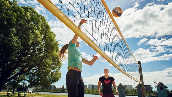 ”Aiemmin astmaa sairastaville on suositeltu, että he välttäisivät voimakasta hengästymistä aiheuttavaa liikuntaa sen mahdollisesti provosoimien hengitystieoireiden vuoksi”, kertoo tutkimuksen johtaja, keuhkosairauksien tutkimusprofessori Maritta Jaakkola. Kuvituskuva.