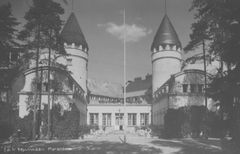 Lars Sonckin suunnitteleman Hyvinkään parantolan päärakennus, 1928. Kuva: Hyvinkään kaupunginmuseo