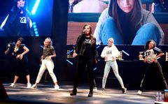 Diandra esitteli Boy Meets Girl -mallistoa ensi kertaa Suomessa 12.8. Tubecon-tapahtumassa Helsingin Hartwall Arenalla yhdessä tanssikoulu DCA:n tanssiryhmän kanssa.