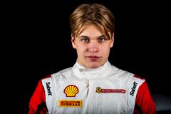 16-vuotias Luka Nurmi on solminut Ferrarin kanssa kahden vuoden sopimuksen ajaa tehdastallin Ferrari 488 Challenge Evo -autolla Ferrari Challenge -merkkiluokan Euroopan mestaruussarjaa. Kuva: Antti Miettinen