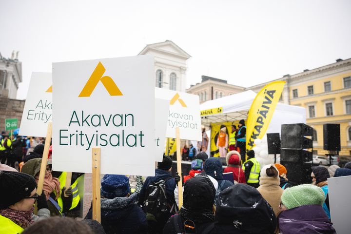 Kunta-alan mielenilmaukset ja lakot jatkuvat. Palkkapäivä Helsingissä 5.4.2022. Kuva: Pekka Rousi.