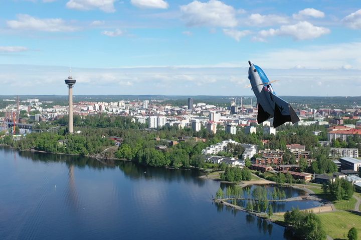 Lentola Logistics Oy:n drone lentää Tampereen yllä. Kuva: Lentola Locistics Oy.