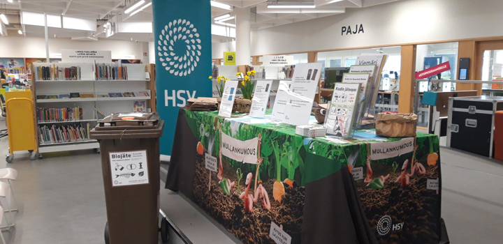 HSY tuo biojätteen lajitteluun kannustavan Mullankumous-infopisteen Espoon kirjastoihin kevään aikana. Infopiste on yleisön nähtävillä viidessä kirjastossa kolmen viikon ajan. Biojäte- ja kompostointi-infot ovat osa Espoon kirjastoissa järjestettävää Ympäristökevät-tapahtumasarjaa.