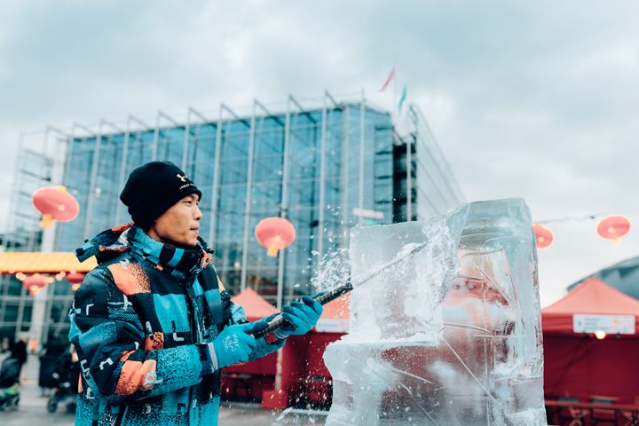 Jäänveistoa Kansalaistorilla vuonna 2020, kuva: Petri Anttila