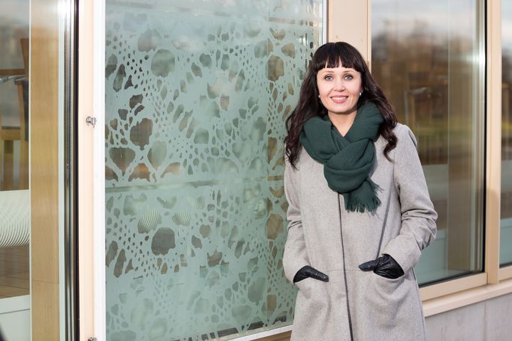 Suomalaisten on voitava luottaa siihen, että ikääntyessään he saavat tarvitsemansa avun, sanoo kansanedustaja Kristiina Salonen. (Kuva: Jukka-Pekka Flander)