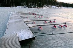 Yöpakkasten puuttuminen vauhdittaa lumen sulamista.