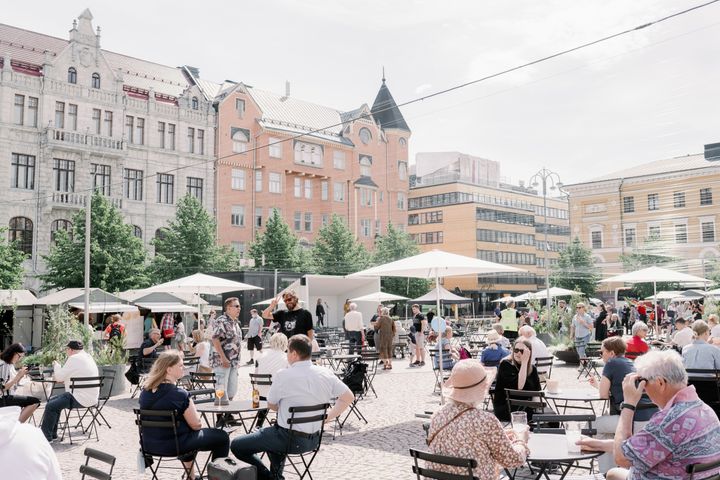 Kasarmitorin kesä oli Helsingin kesän 2021 ruokamatkakohdeuutuus. Kesän aikana se keräsi yli 300 000 kävijää. Kuva: Camilla Bloom