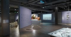 Särkyvää - Keramiikka uuden äärellä. Ceramics Facing the New. EMMA Museum of Modern Art. Kuva / Photo: Ari Karttunen / EMMA 2021
