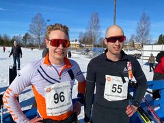 Finlandia-hiihto Teamin Niko Nättinen (oik.) voitti ja Team Wassun Miika Ruokonen oli toinen Pogostan Hiihdon 50 kilometrillä perinteisellä hiihtotavalla. 