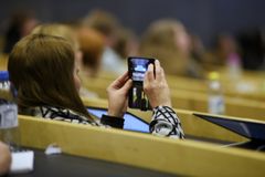 Someammattilaisen työhön kuuluu mm. raportointia sosiaalisen median eri kanavissa. Kuva: Karri Anttila, Lvngroom