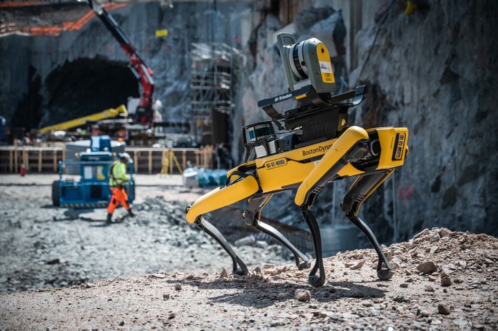 Destia testasi BuildingPoint Finlandin kanssa Boston Dynamicsin Spot-robottikoiraa Kalasatamasta Pasilaan -hankkeella.