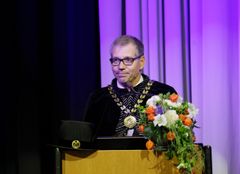 Rehtori Hämäläinen lukuvuoden 2019-2020 avajaisissa.