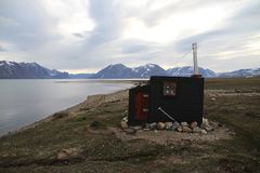 Mikko Tiusasen tutkimusalueet sijaitsivat Grönlannissa, jossa hän asui entisessä turkismetsästäjien majassa (kuva: Mikko Tiusanen)