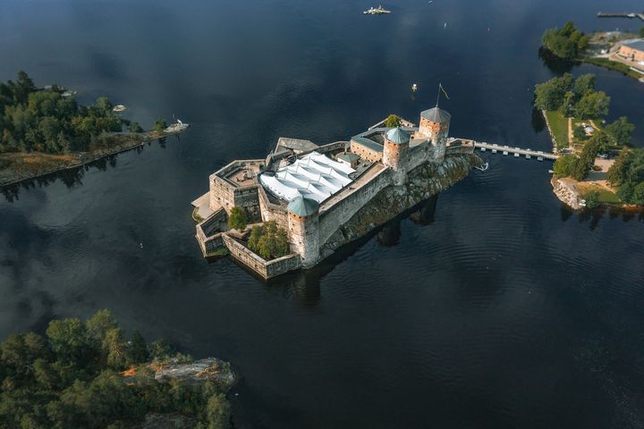 Olavinlinna on lämmennyt Lempeän kaukolämmöllä syksystä 2019.