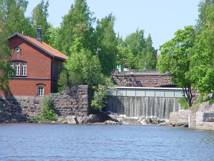 Vanhankaupunginkosken pato sijaitsee Vantaanjoen länsihaarassa. Kuvaaja: Mika Lappalainen.