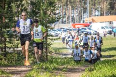 Puijon Mahdin Sami Leskinen ja Ultrajuoksuseura Sisun Kyösti Muhonen pakenivat heti lähdössä 24 kilometrin pääjoukolta. Kuva: J. Lautamatti.