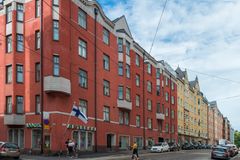 The view along Tehtaankatu between
Neitsytpolku and Kapteeninkatu presents a charming, harmonious row of
art nouveau façades. Photo: Matti Similä.