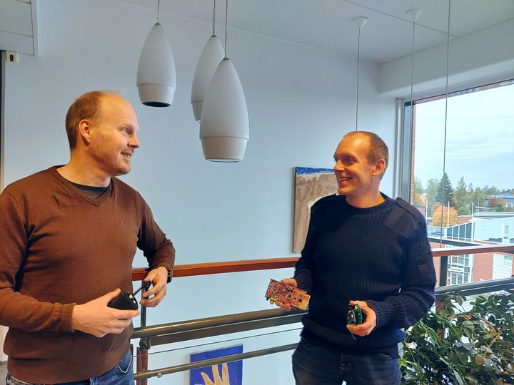 Veli-Matti Tornikoski (vas.) ja Mika Alanko pyörittävät SCIP-hanketta yliopistokeskuksessa