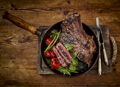 Tammisen naudan Ranch Entrecote Steak on täynnä makua. Tästä noin kilon painoisesta uutuudesta riittää useammallekin ruokailijalle.