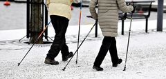Liikkumiseen kannustaminen heti sairaalasta kotiutumisen jälkeen vähentää tehokkaasti iäkkäiden liikkumisvaikeuksia.