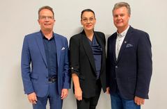 Veikkauksen varatoimitusjohtaja Velipekka Nummikoski, Liigan toimitusjohtaja Kati Kivimäki ja Jääkiekkoliiton myynti- ja markkinointijohtaja Lassi Rönkkönen