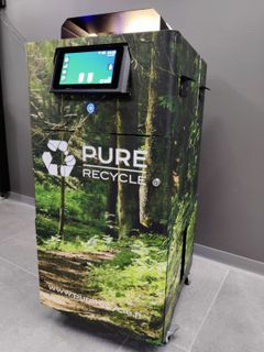 Tamperelaisen startupin Pure Recycle Oy:n innovaatio, käytettyjen juomapakkausten käsittely- ja kierrätyslaite tehostaa toimipisteiden tilankäyttöä, kierrätyksen logistiikkaa ja helpottaa henkilökunnan työskentelyä.