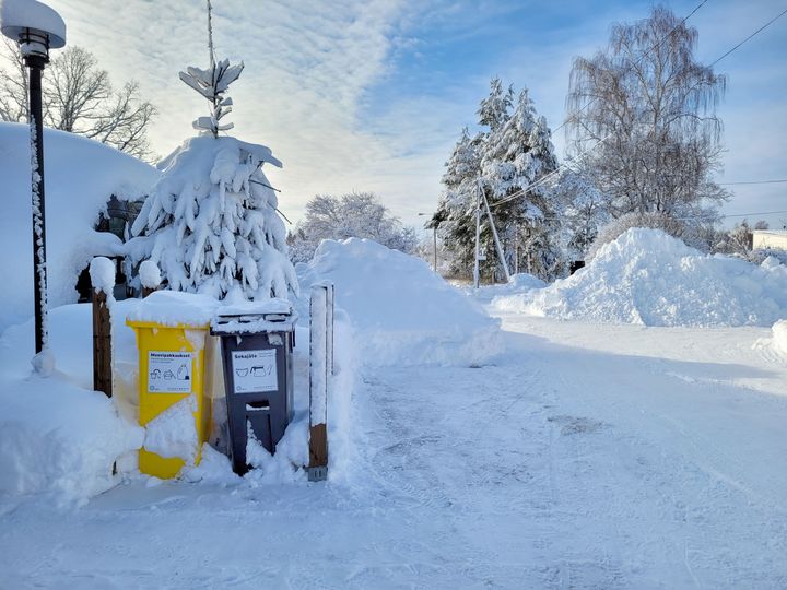 Auto- ja kuljetusalan lakko on viivästyttänyt jätehuoltoa noin puolessa pääkaupunkiseudun ja Kirkkonummen asuinkiinteistössä. Jätekuljetuksia koskeva lakko päättyi 21.2. klo 24, ja se on vaikuttanut pääasiassa seka- ja biojätteen sekä kartonki- ja muovipakkausten astiatyhjennyksiin. Alueelliset poikkeukset voivat kuitenkin jatkua maaliskuun alkupuolelle saakka.