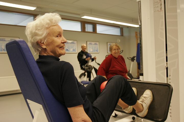 Säännöllisestä voima- ja tasapainoharjoittelusta hyötyvät eniten iäkkäät, joilla on alkavia toimintakyvyn ongelmia. Kuva: Ikäinstituutti/ Tapani Romppainen.
